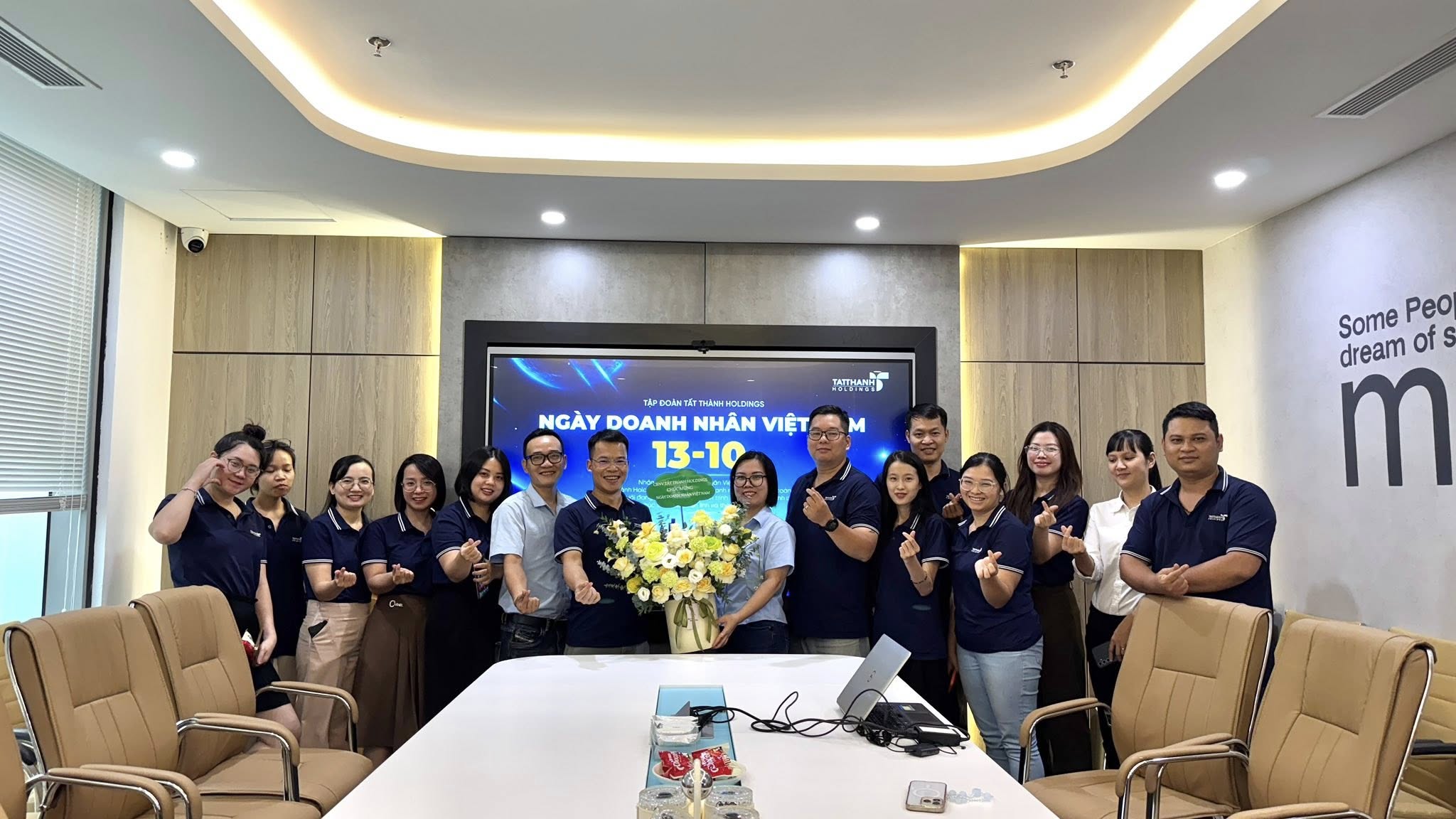 TẤT THÀNH HOLDINGS TRI ÂN NGÀY DOANH NHÂN VIỆT NAM 13/10